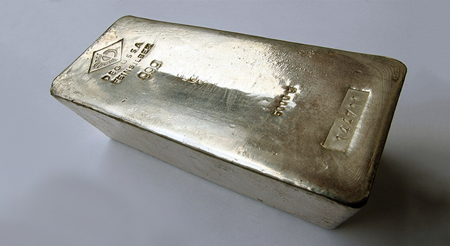 Silver Futures Prices Reach Record High of Rs 1,06,065 per Kg