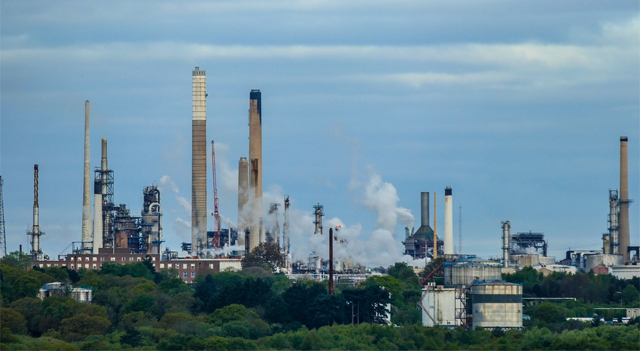 Oil Gains as US–China Trade Breakthrough Lifts Sentiment