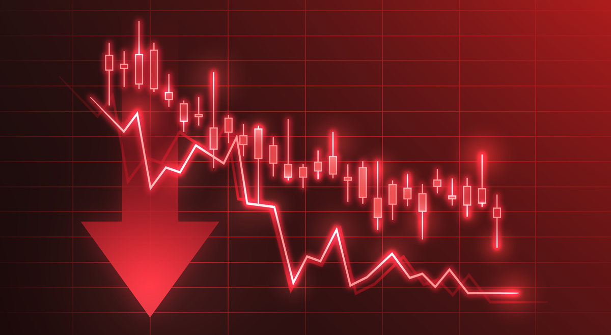 Chart with candlesticks and red arrow going down