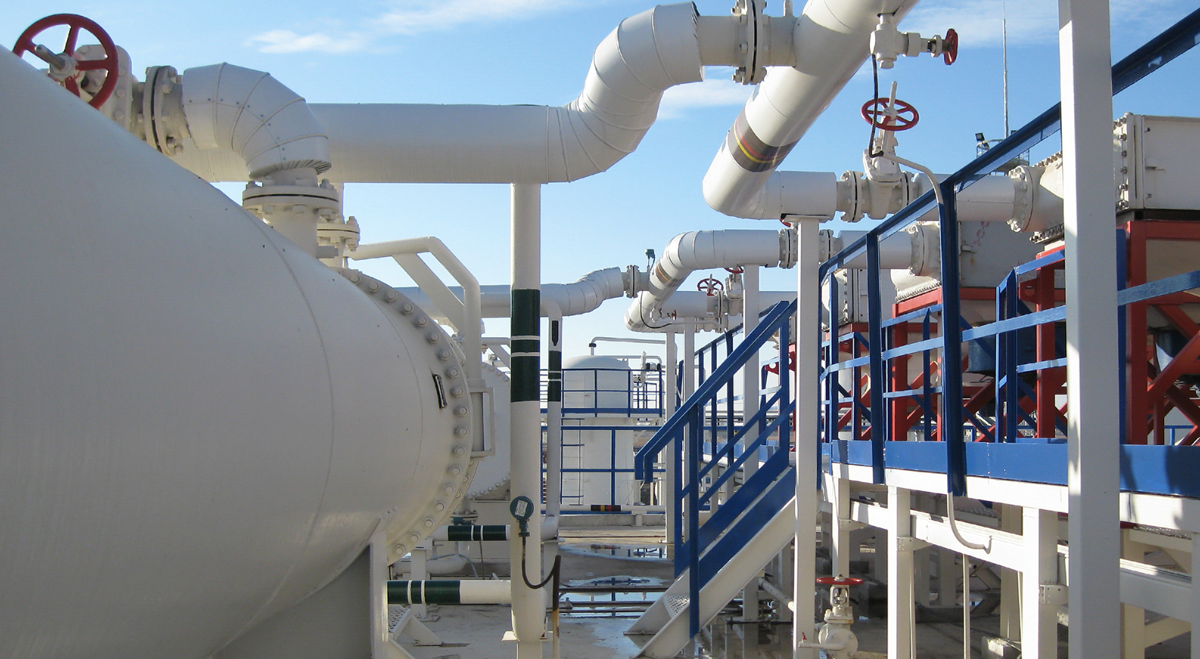 Hydrogen tank pipes