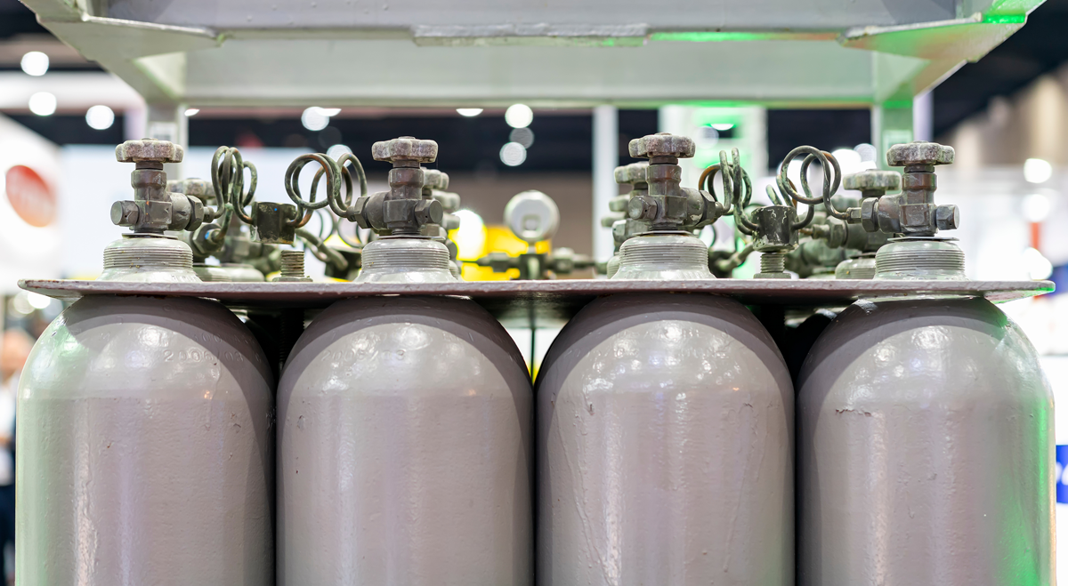 Tanks containing hydrogen