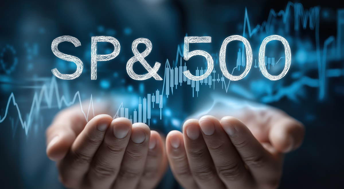S&P 500 chart in hands